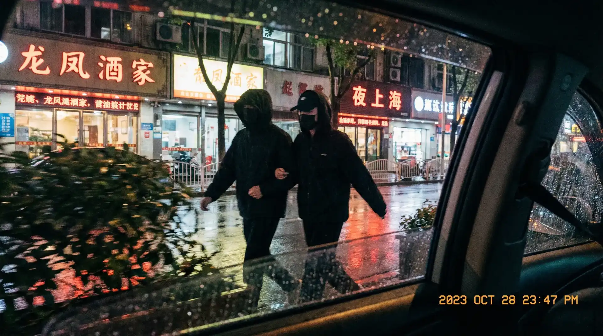 五一吃瓜 - 顶流明星深夜密会现场抓拍照片